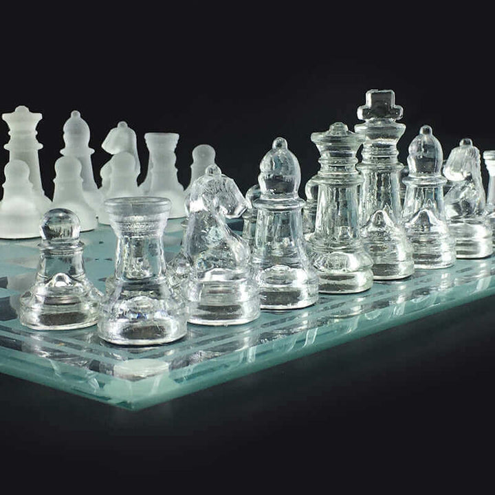 BowLift | Glass Chess Set