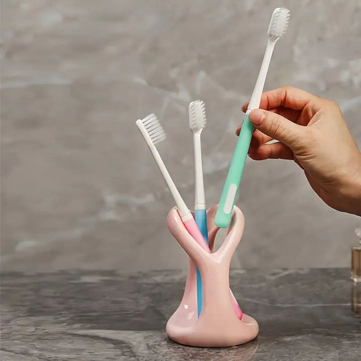 BowLift | Heart-Shaped Ceramic Toothbrush Holder