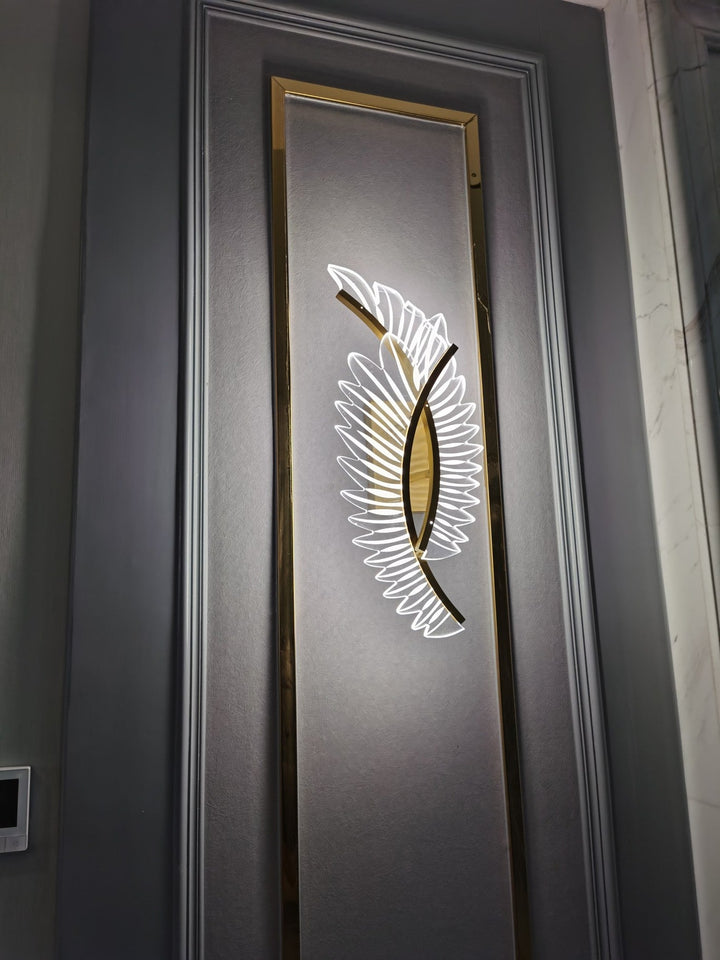 BowLift | Wall Lamp with Nature-Inspired Golden Wing Motif