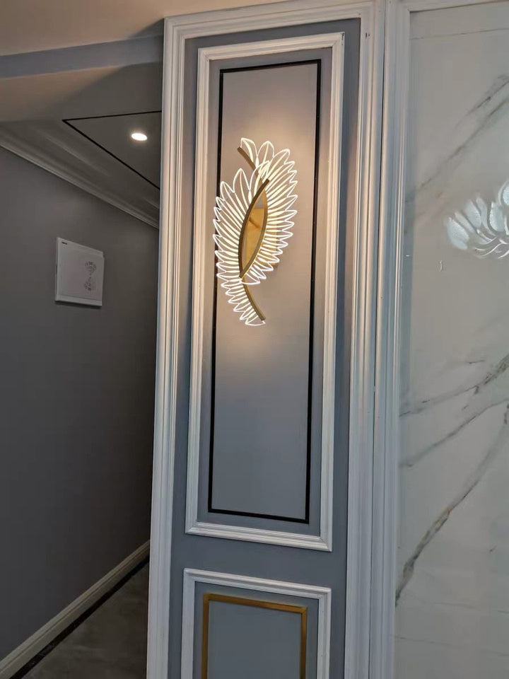 BowLift | Wall Lamp with Nature-Inspired Golden Wing Motif
