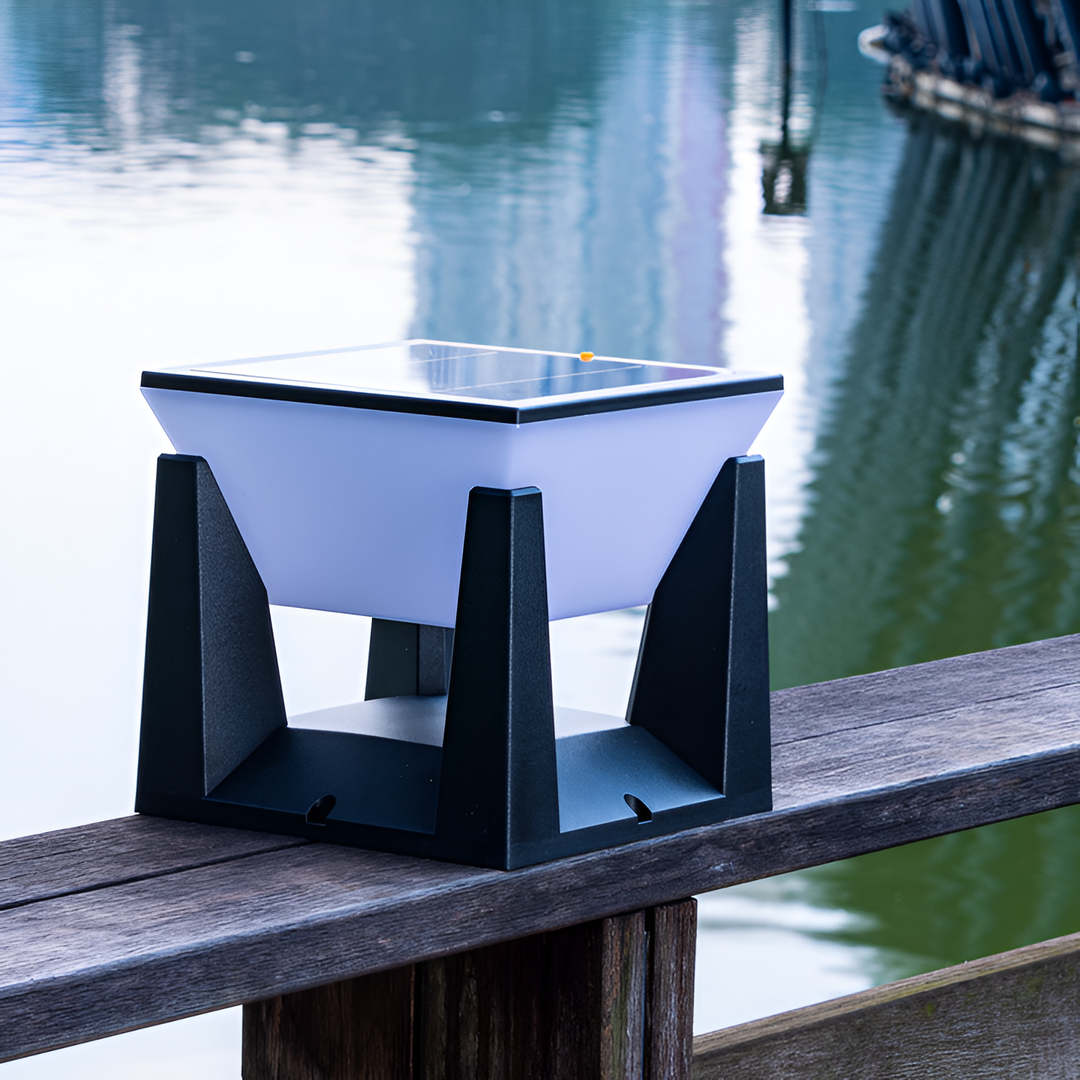 BowLift | Black Square Solar Lamp for the Garden
