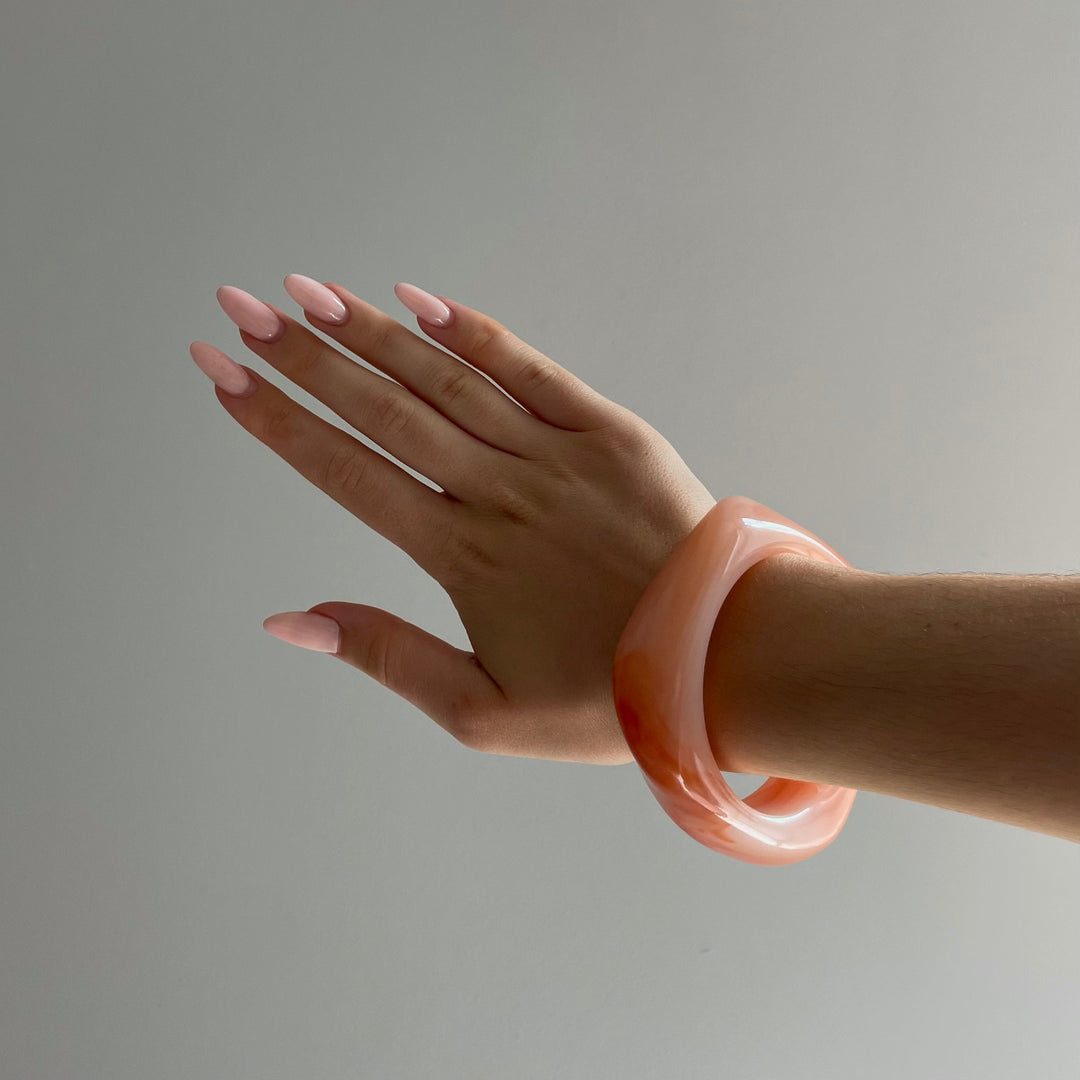 BowLift | Gold bracelet in orange – A stylish accent for modern looks