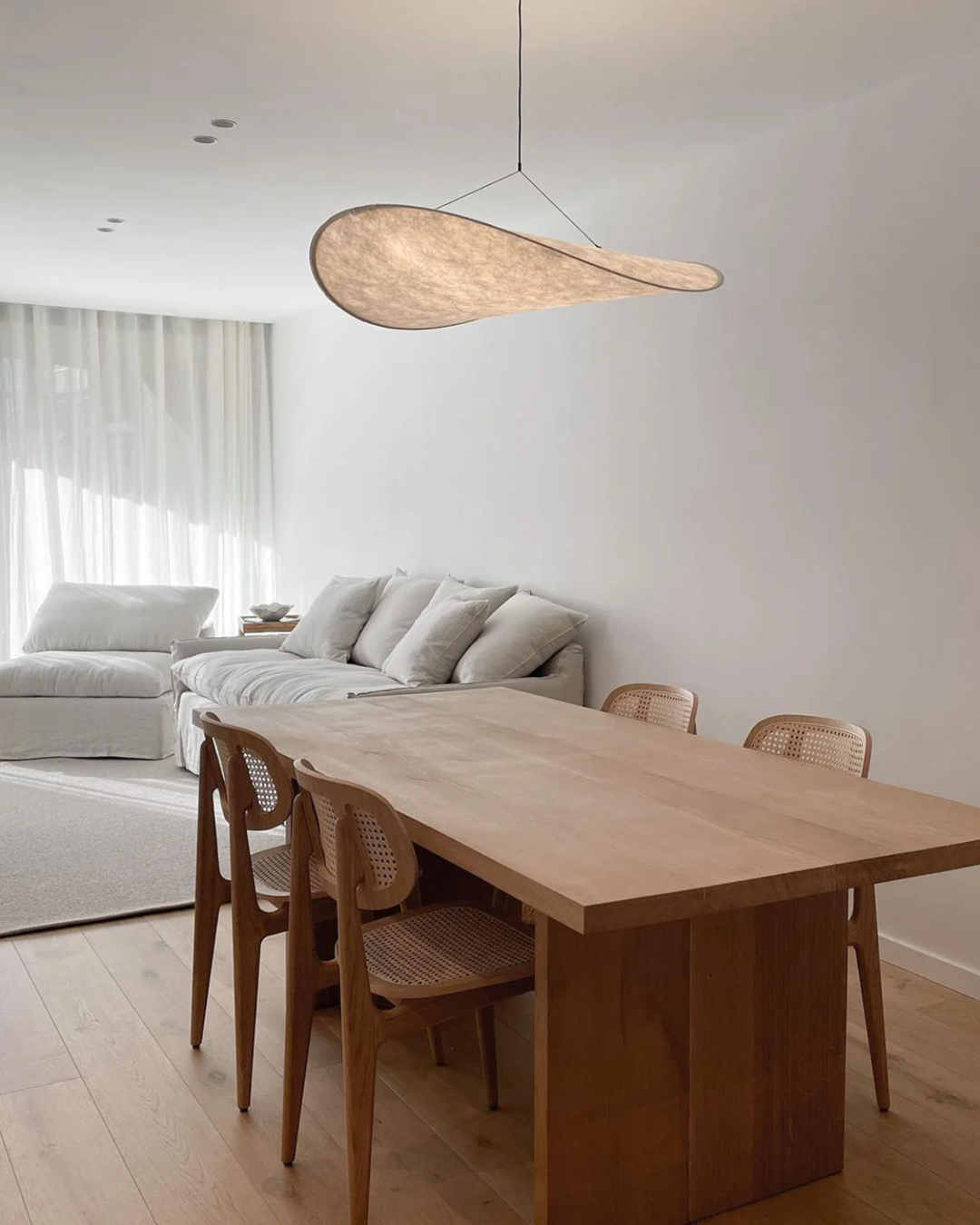 BowLift | Subtle Japandi Lamp with Light Eclipse Effect