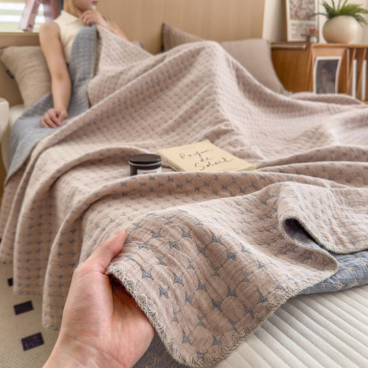 BowLift | Matelassé Seersucker Reversible Cotton Blanket