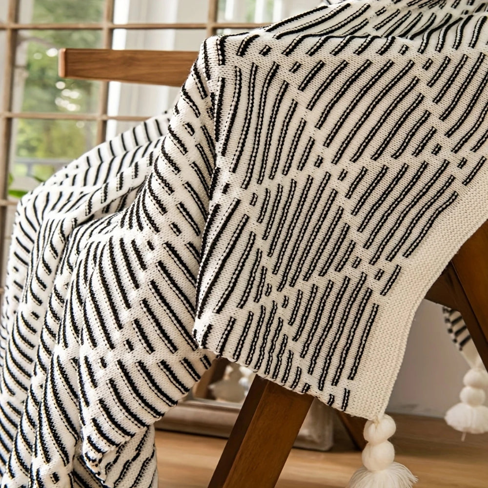 BowLift | Monochrome Diamond Pattern Throw Blanket