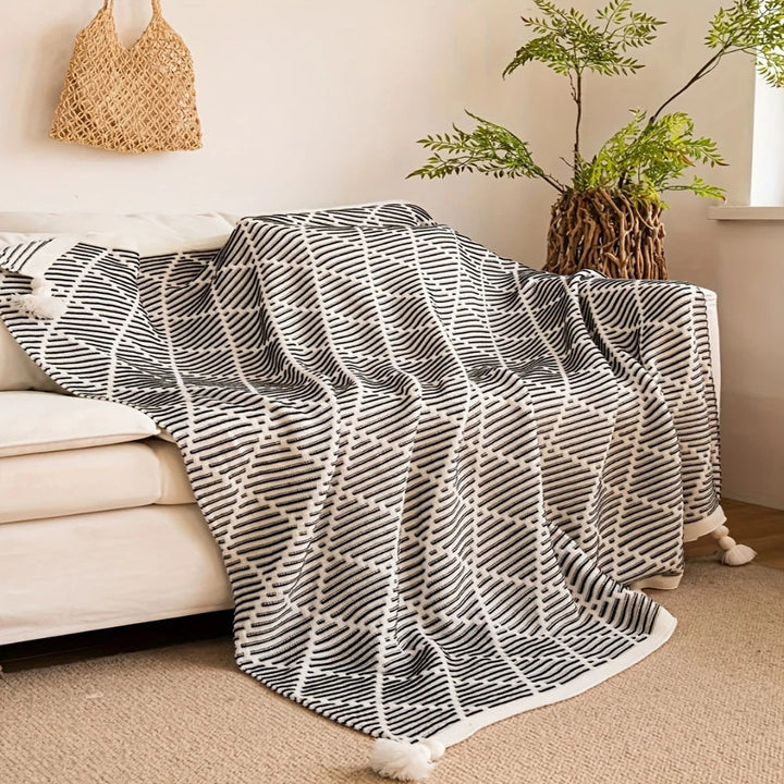 BowLift | Monochrome Diamond Pattern Throw Blanket