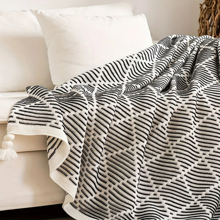 BowLift | Monochrome Diamond Pattern Throw Blanket
