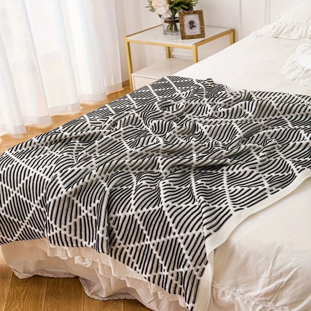 BowLift | Monochrome Diamond Pattern Throw Blanket