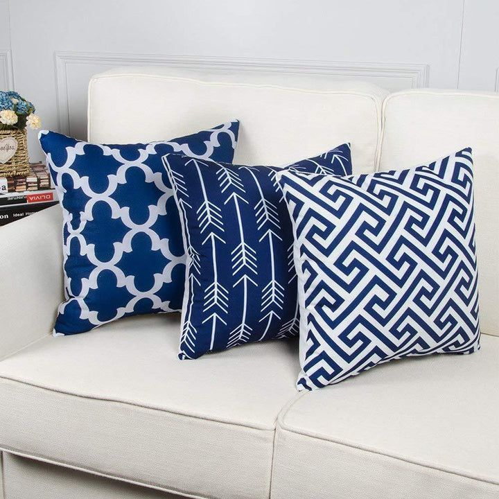 Decorative cushion cover with chevron zigzag pattern and concealed zipper Bowlift