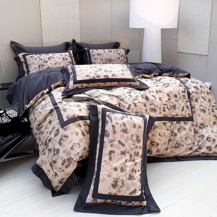 Jacquard-Patterned Reversible Duvet Cover Set with Satin Trim and Decorative Pillow Shams