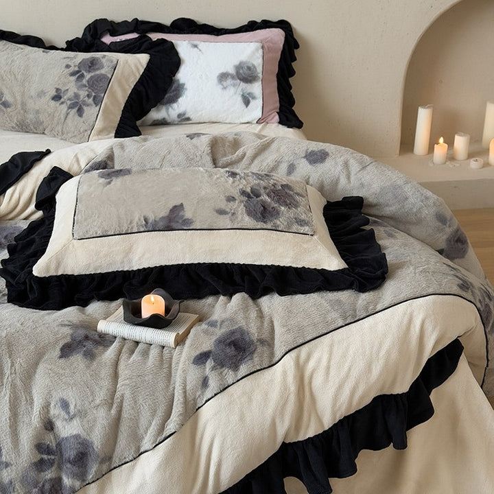 Microfleece bedding set with floral velvet look, frill pillow and extra soft cuddle surface