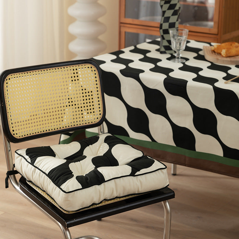 Padded chair cushion with ties and tufted seat Bowlift