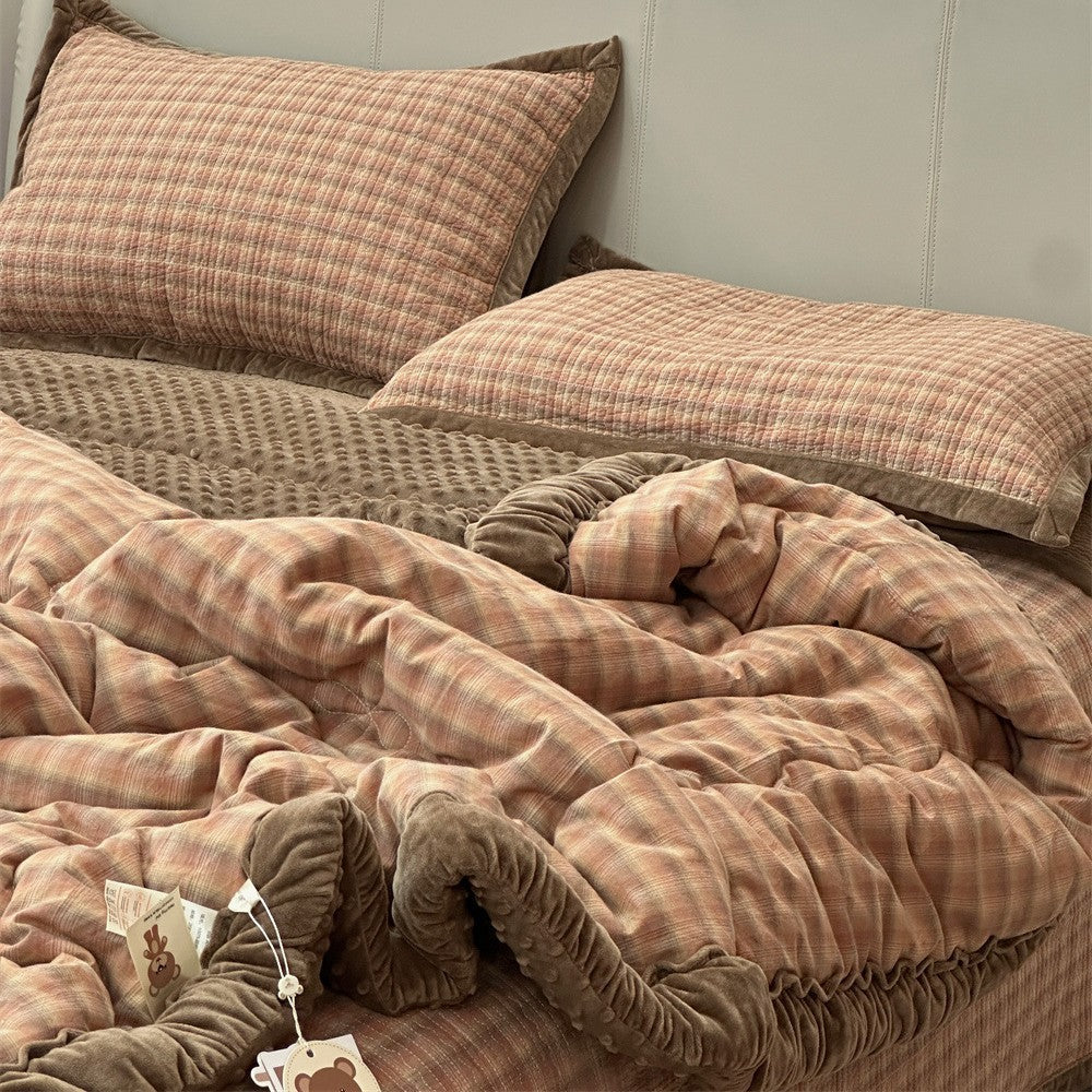 Quilted bedspread and pillow set