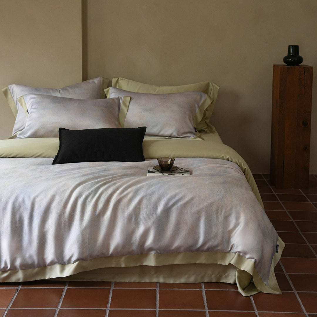 Luxurious bedding set in velvet look with extra-soft touch
