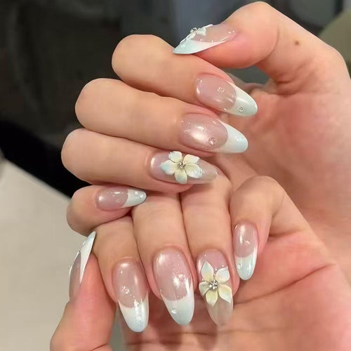 Elegant Floral Accent Press-On Nail Set