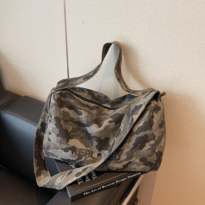 Versatile Camo Print Duffle Bag Bowlift