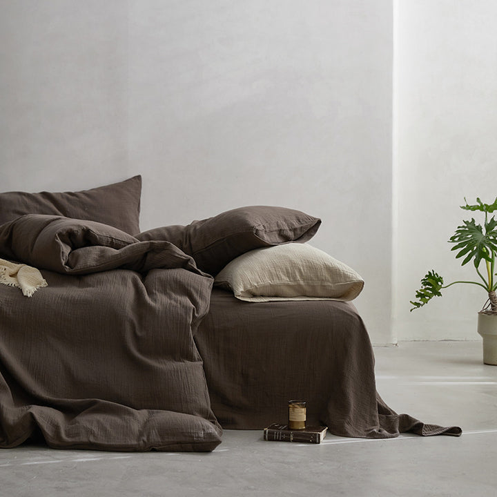Cotton muslin bed linen set with textured surface