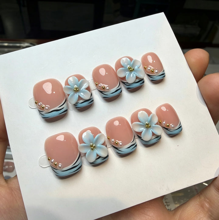 Floral-Themed Press-On Nail Art Set