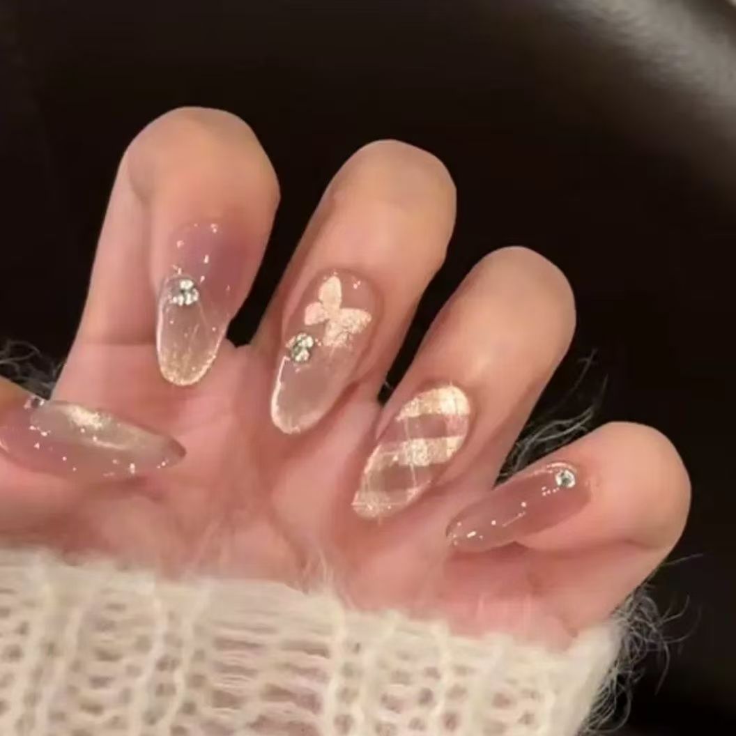 Decorative Artisanal Nail Extensions