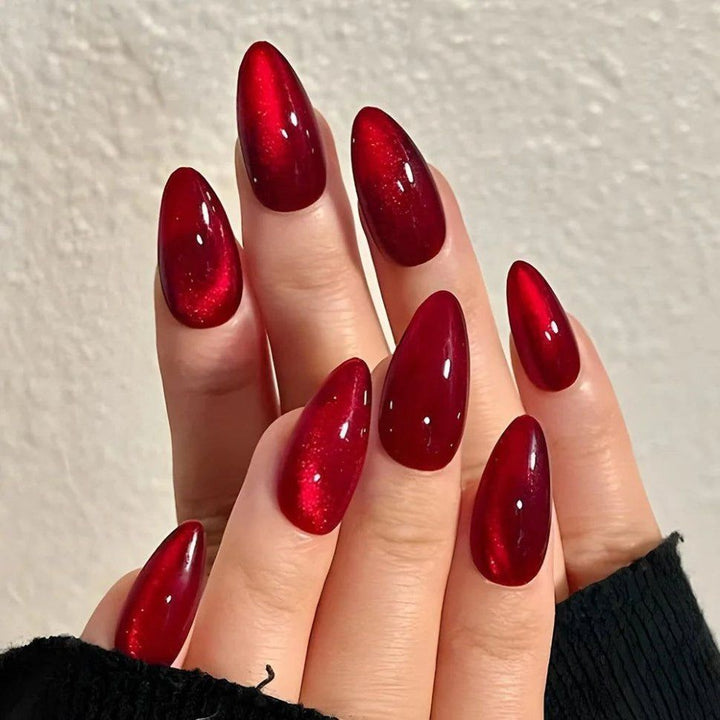 Glamorous and shiny artificial nails Bowlift