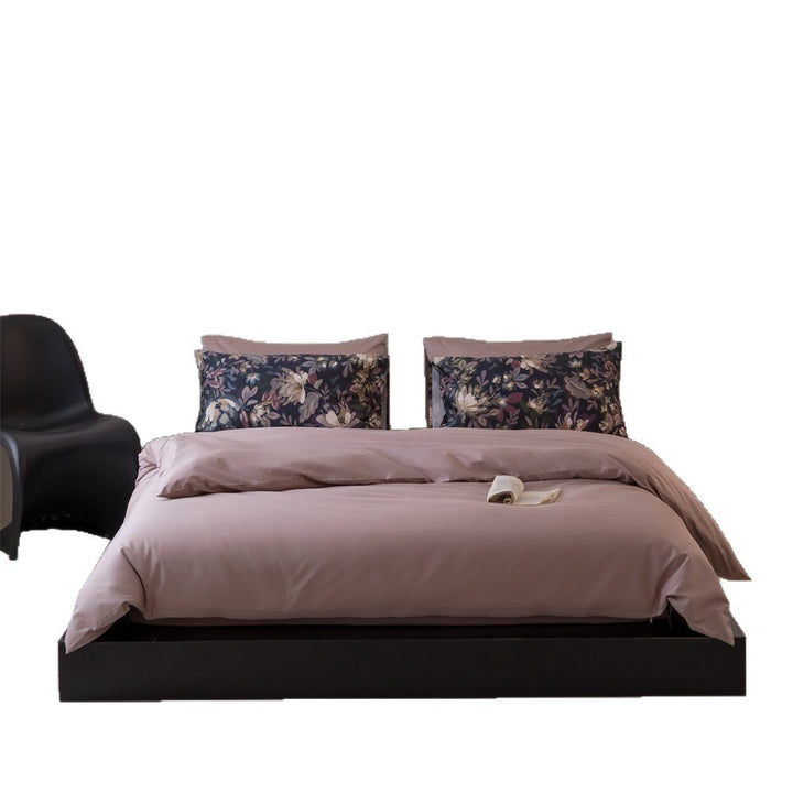 Bedding set made of cotton percale with smooth hotel closure and decorative pillowcases