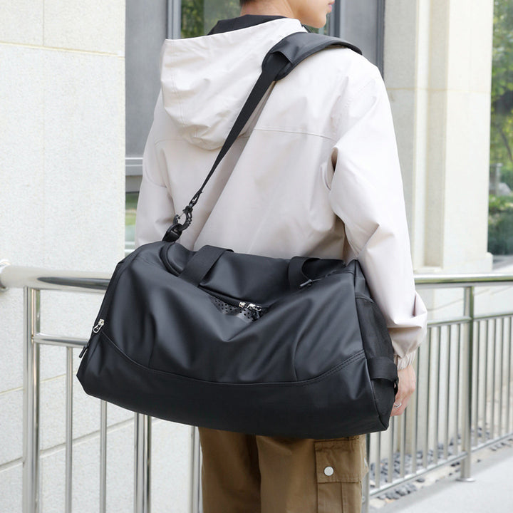 Sports bag with versatile carrying options Bowlift