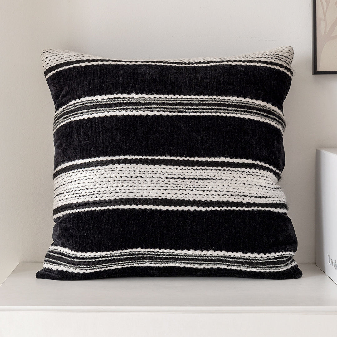 Decorative cushion with elegant velvet cover