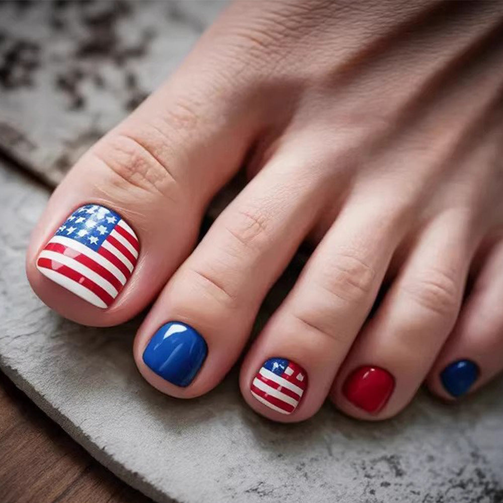 Nail art with patriotic motif Bowlift