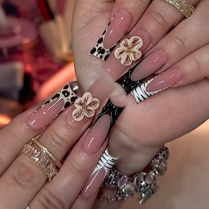 Nail art set with floral and marbled designs Bowlift