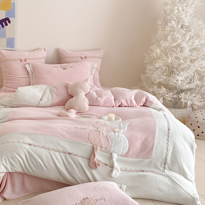 Bedding set with plush cat appliqué and embroidered design