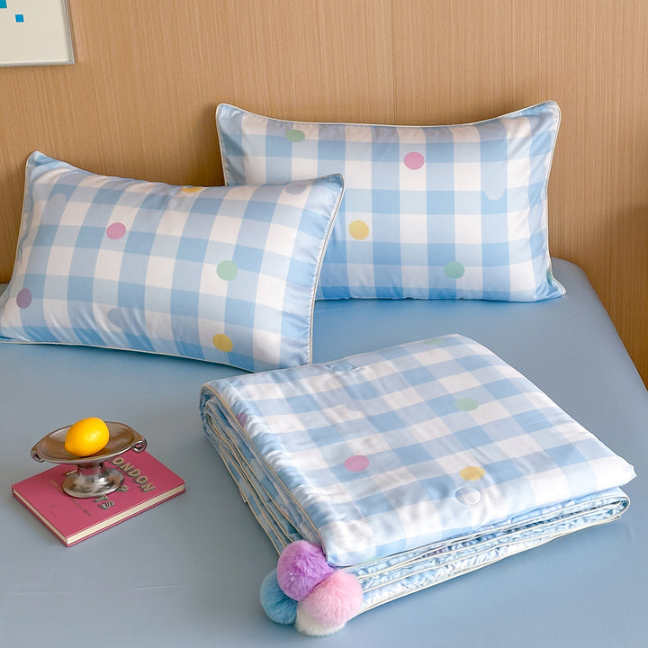 Children's bedding set with quilted cozy blanket and checked dot pattern Bowlift