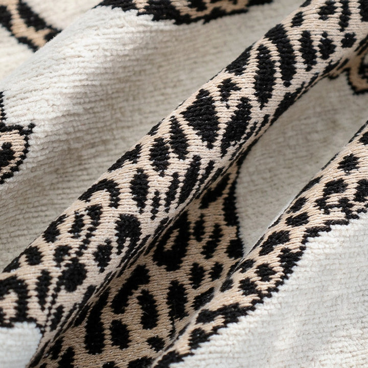 Decorative pillow with luxurious plush knit