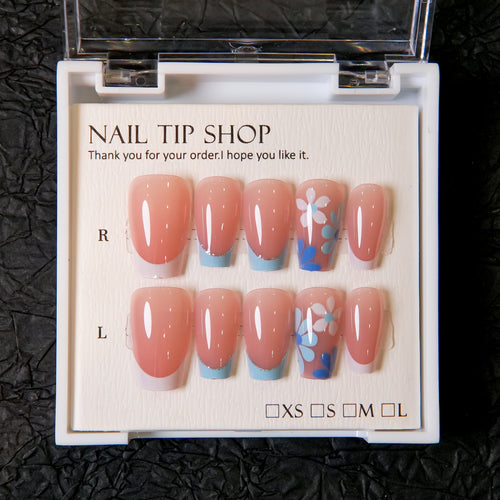 Press-On Nail Art Set with Elegant Floral Designs