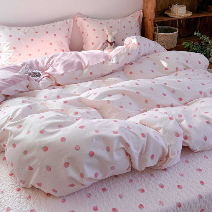 Bedding set made of cotton satin with a delicate micro-flower pattern and hidden hotel closure