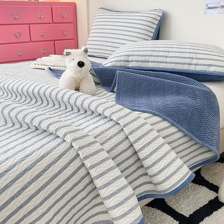 Reversible Quilted Lightweight Bedspread and Pillow Sham Set