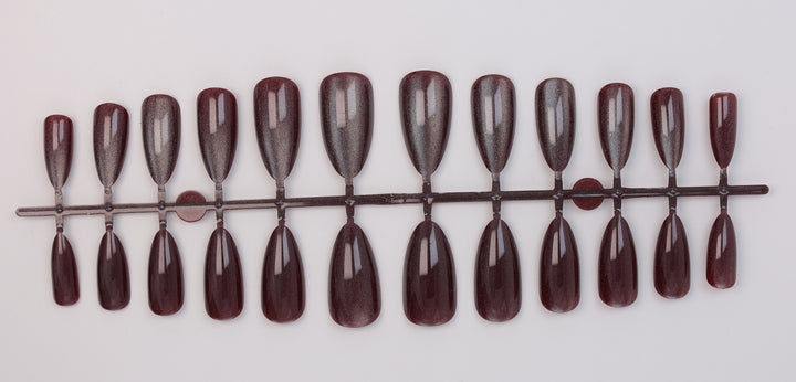 Artificial nail set with shimmering designs Bowlift
