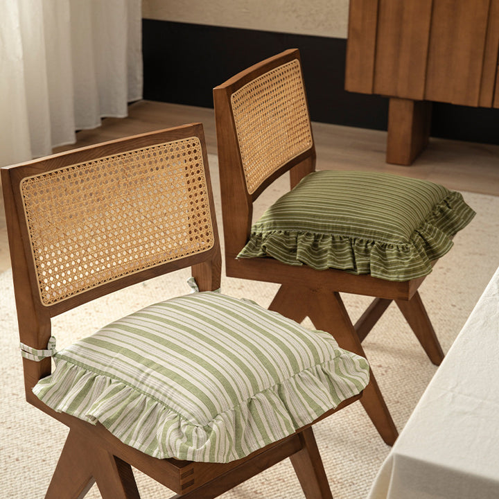 Padded chair cushion with ties and frill edge Bowlift