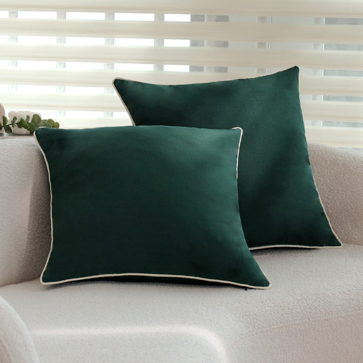 Square velvet cushion cover with fine piping and microvelvet finish Bowlift