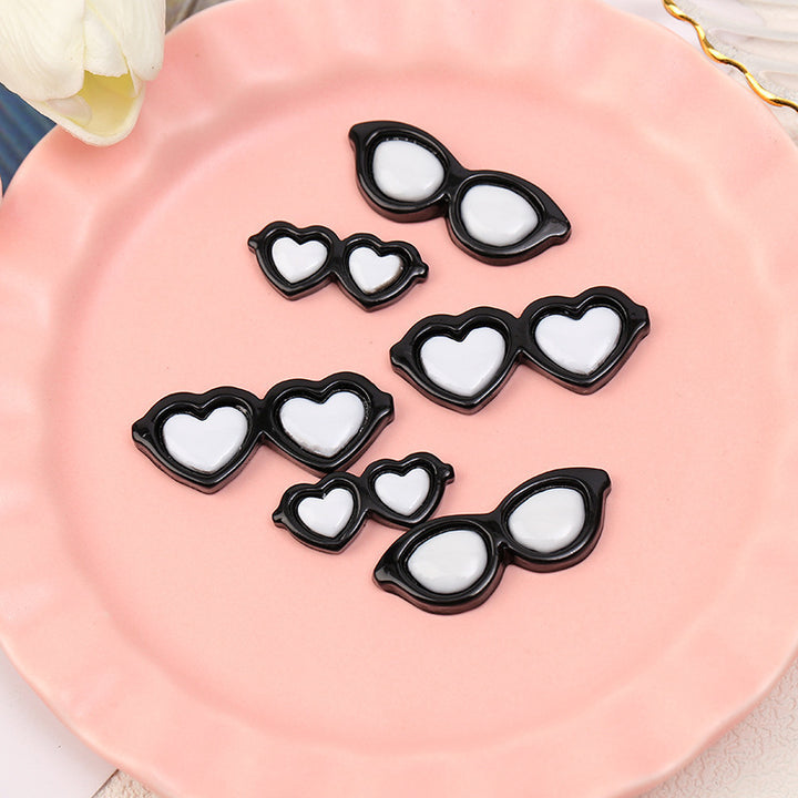 Decorative Heart-Shaped Sunglasses Clips Bowlift