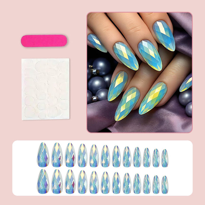 Artificial nails with luxurious faceted design Bowlift