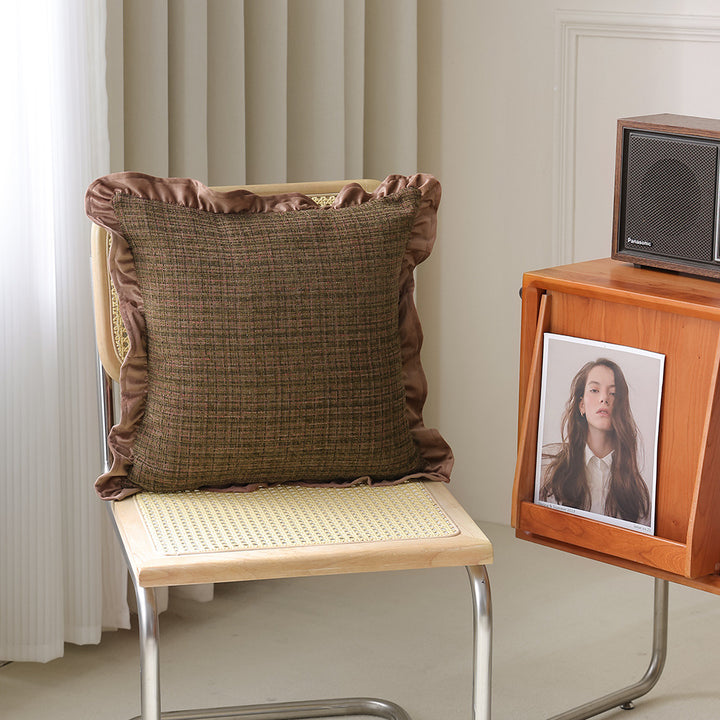 Decorative cushion with woven bouclé structure and velvet ruffled edge Bowlift