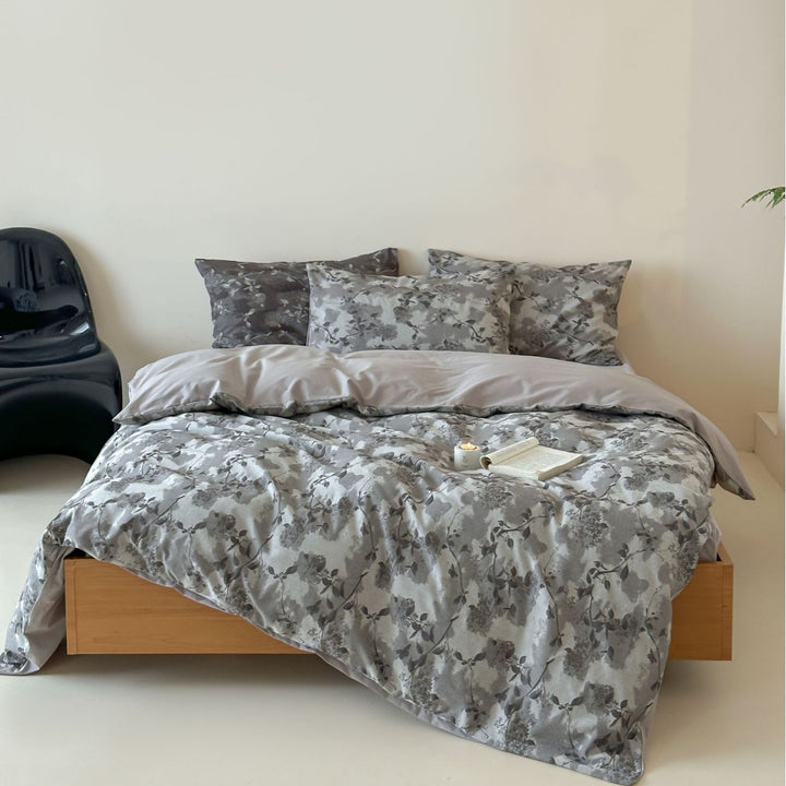 Bedding set made of linen-cotton mix with subtle leaf jacquard