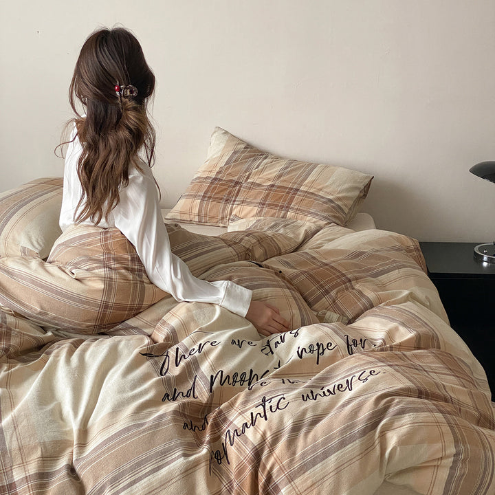 Checked cotton percale bed linen set with calligraphic script print