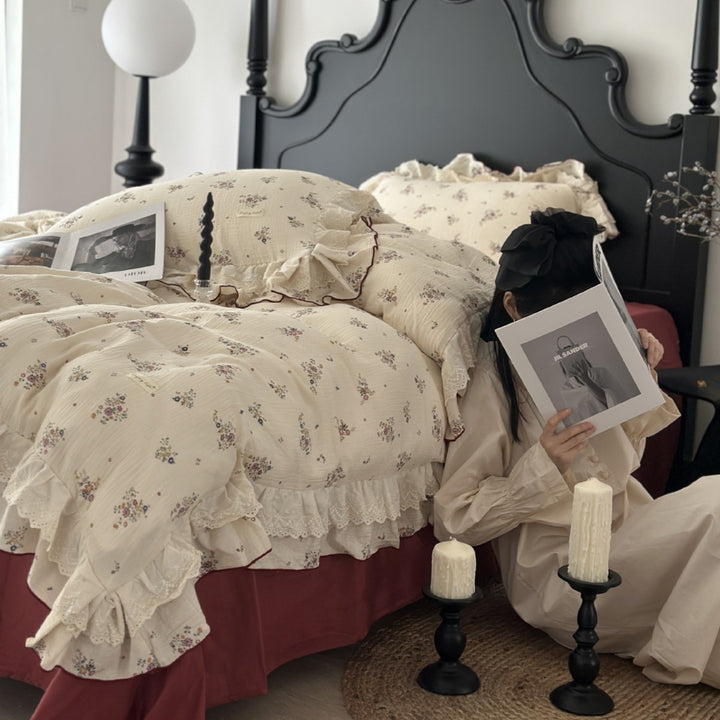 Romantic cotton bed linen set with frills and lace trim