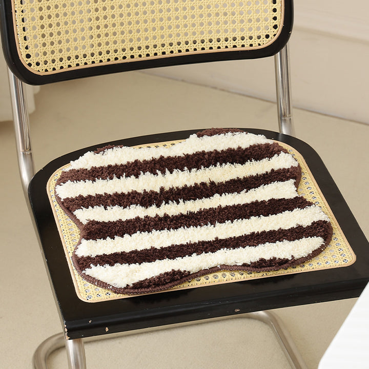 High-pile bath mat rug with diagonal stripe structure and organic shape Bowlift