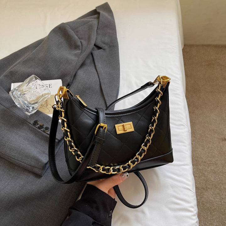 Elegant Quilted Chain Crossbody Bag Bowlift