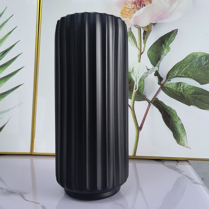 Decorative Vertical Ribbed Vase Bowlift