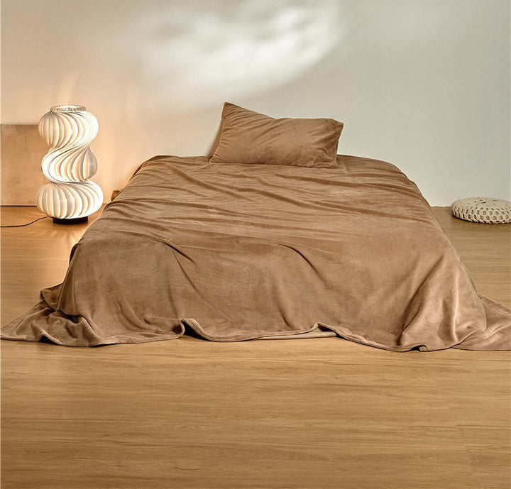 Microfiber cuddle blanket with velvety surface and extra large size