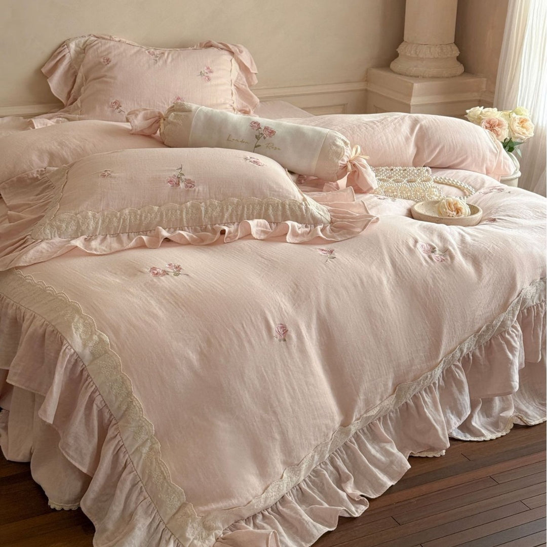 Bedding set with romantic ruffle trim and rose embroidery Bowlift