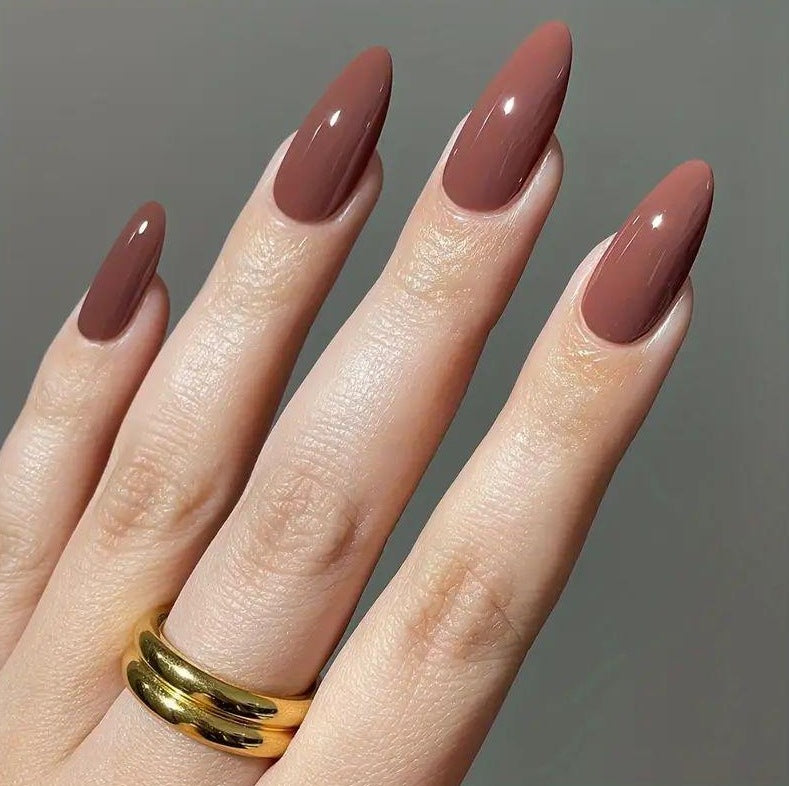 Elegant Almond-Shaped Nail Extensions Bowlift